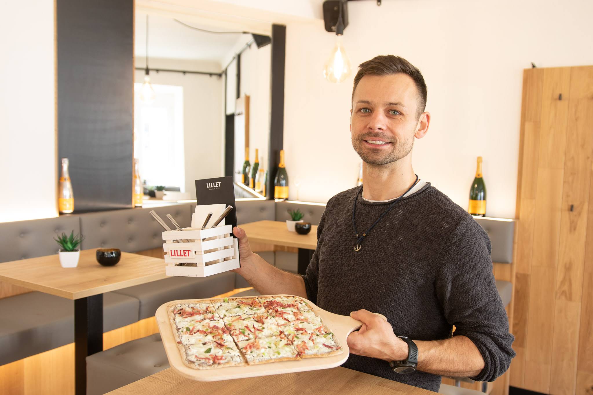 Schinken und Wurstspezialitäten mit Bier