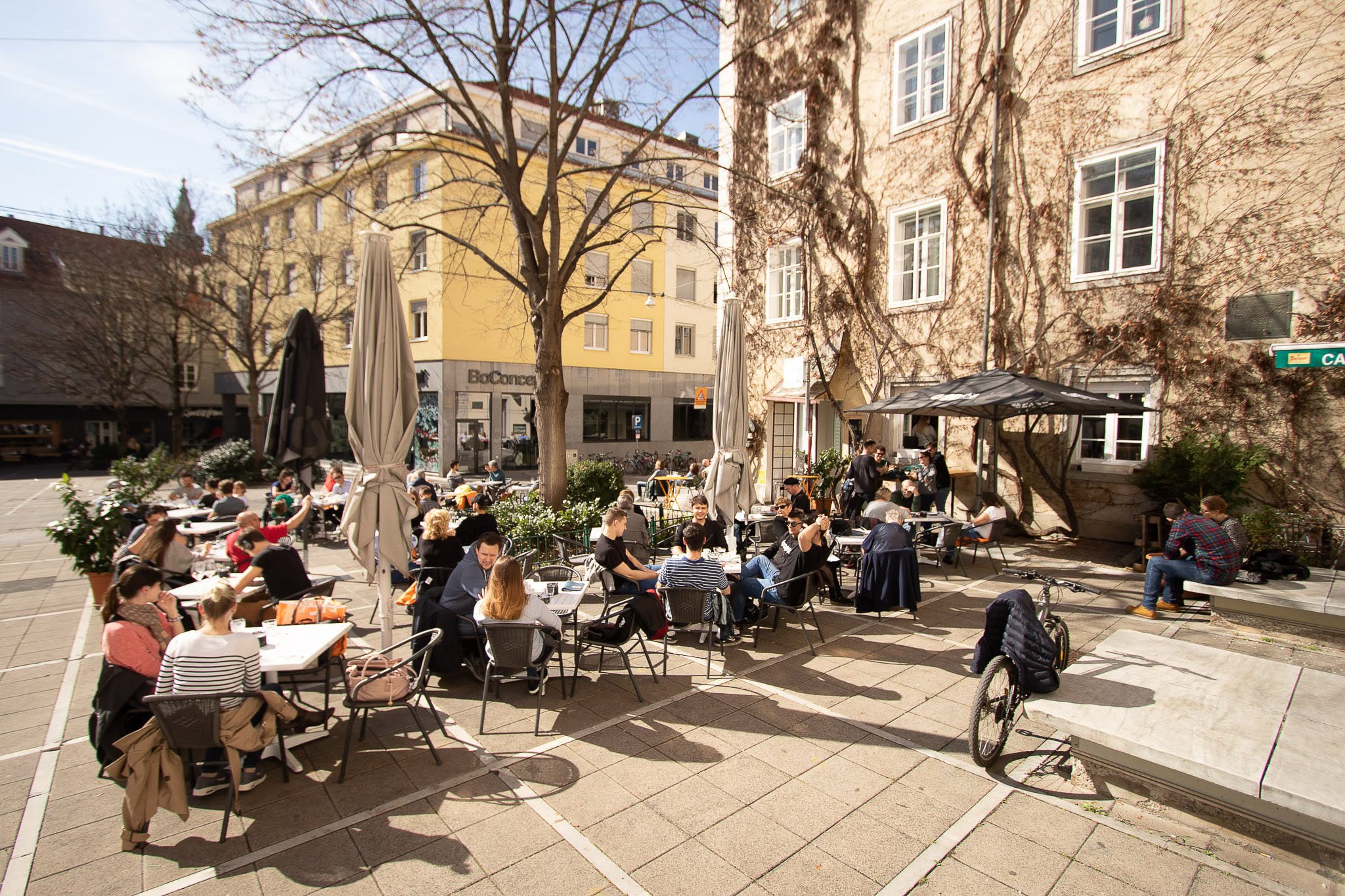 Flirten im Gastgarten am Tummelplatz